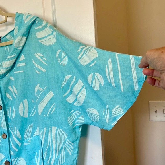 Avolto Turquoise Button-Up Linen Hooded Top - Picture 3 of 10